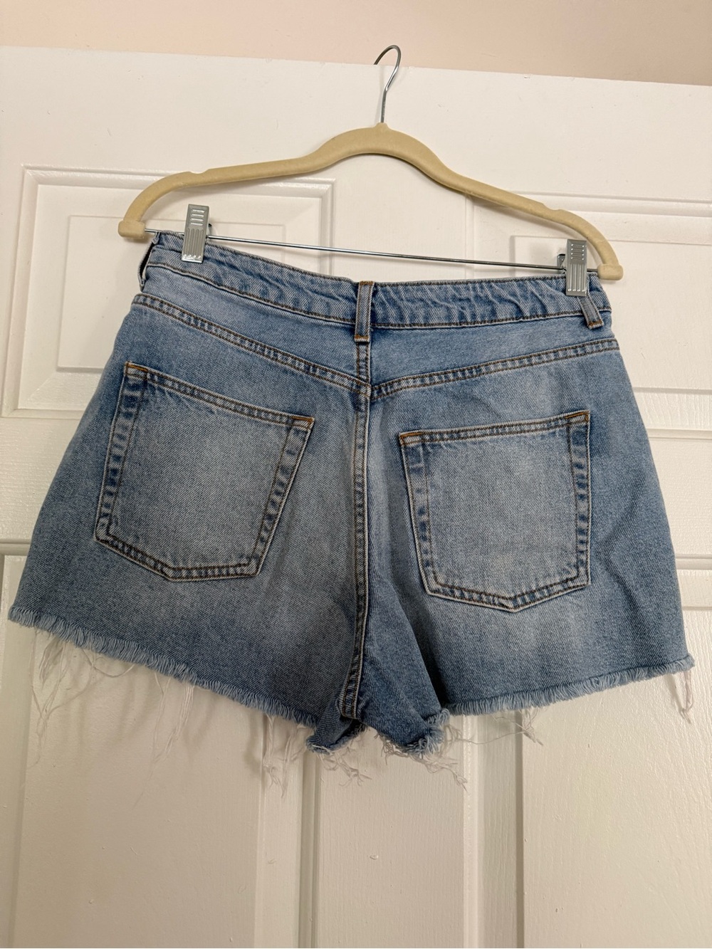 Topshop Moto Mom Women’s Embroidered Floral Denim Shorts - Picture 3 of 5